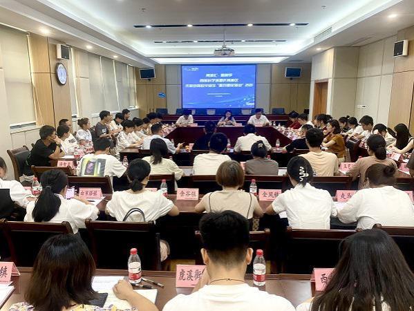 重庆高新区举行未就业高校毕业生“面对面促就业”活动