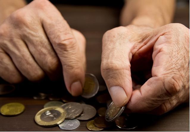 养老金调整方案陆续公布，人社部带来3个新动态，事关切身利益