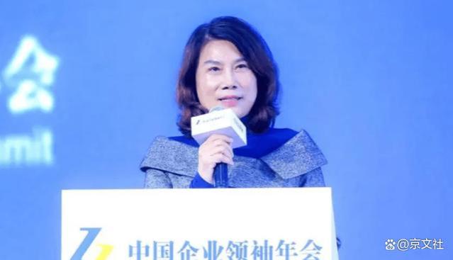 董明珠怒斥员工：吃着碗里看着锅里，网友反驳：我是打工不是卖身