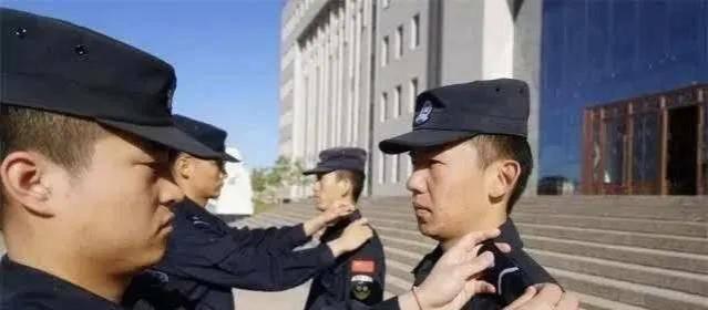 辅警面临“离职浪潮”，前辈唤喊“挺不住”，不仅是工资的问题