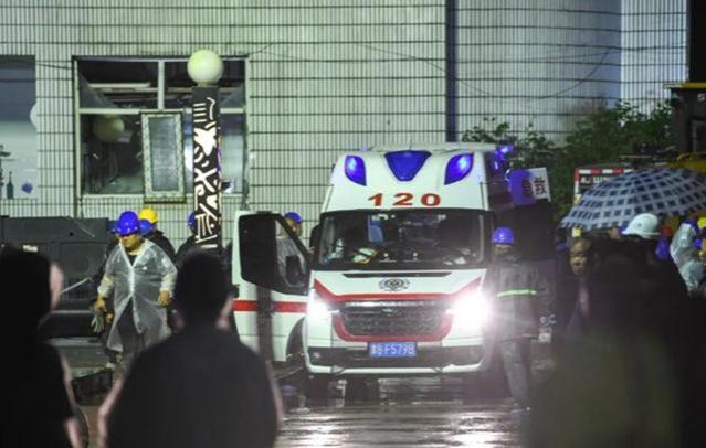 突发事件：齐齐哈尔体育馆坍塌，揭露了职场黑暗的一面，让人痛心