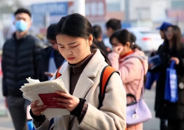 网传军队文职离职率过半？理想与现实差距大，大学生报考别被误导