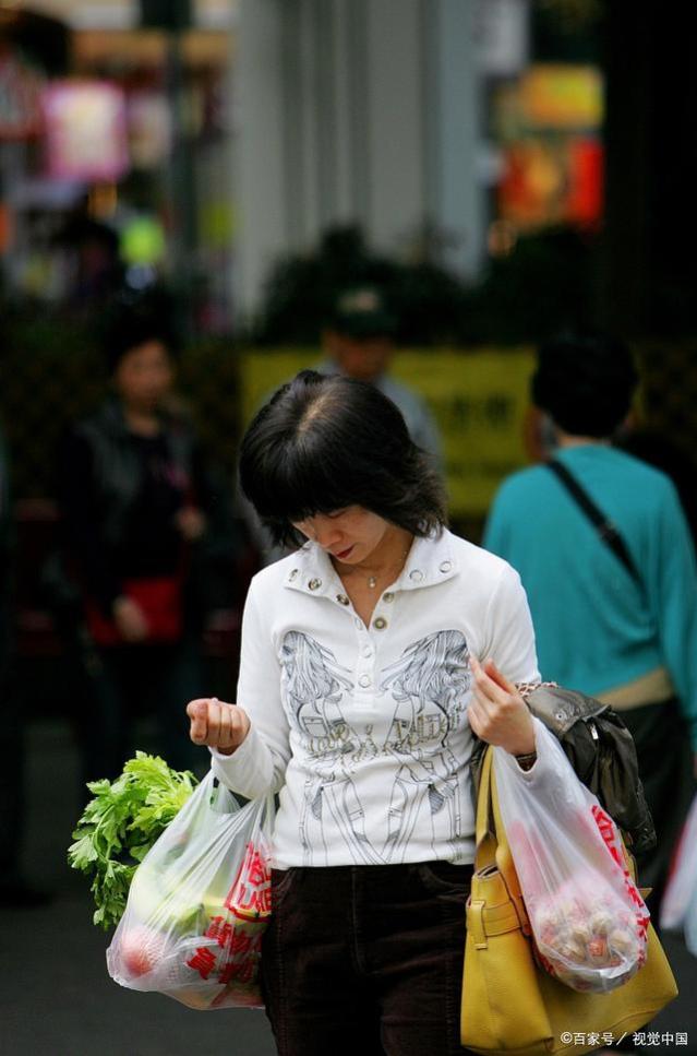 为什么家长挑女婿宁选月薪四千的公务员，不要月薪一万的销售？