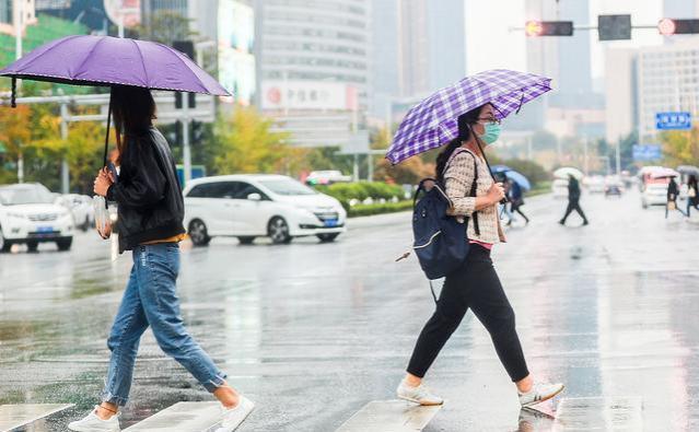 退休友人相聚，知己询及我的退休金，我直言9900，她默默断了联系