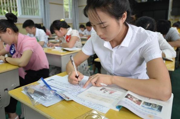 教师工资不合理？多名教师集体晒出工资条，网友直呼：不敢相信