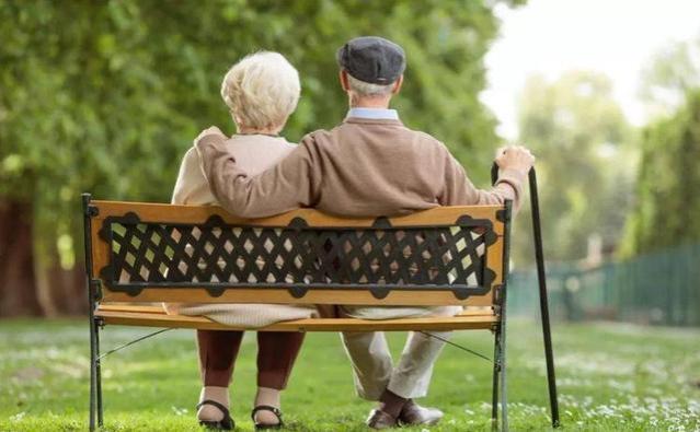鉴于养老事务压力，建议取消退休待遇，是否切实？