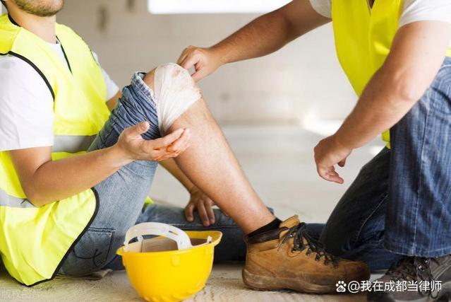 工伤案例2 退休人员及工地工人工作期间受伤按工伤还是侵权赔？