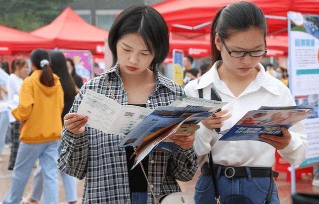 选择考公还是继续提升学历，不同的选择天差地别