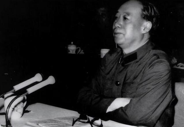 汪东兴1977年成副主席，3年后选择辞职，会上说了9个字，全场静默