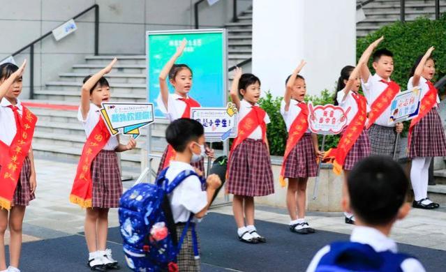 幼儿园小班人数突减，一年级学生人数骤增，孩子们的命运不同