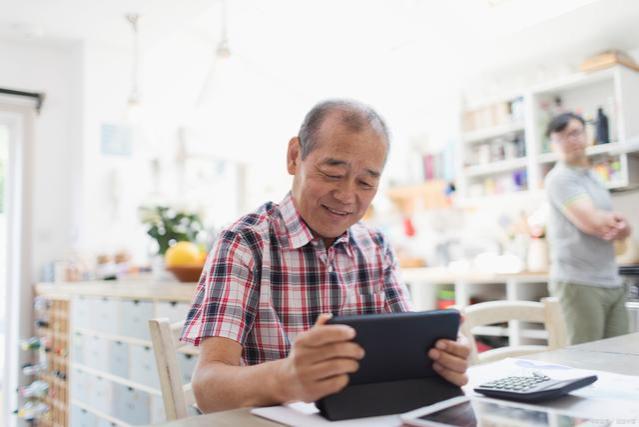 10月1日起，我国开始严查五类退休人员，有的人要睡不着了