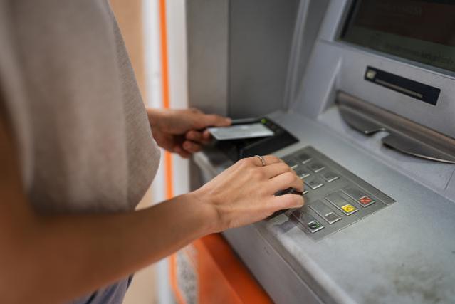不同的银行卡可以在不同的取款机存钱吗