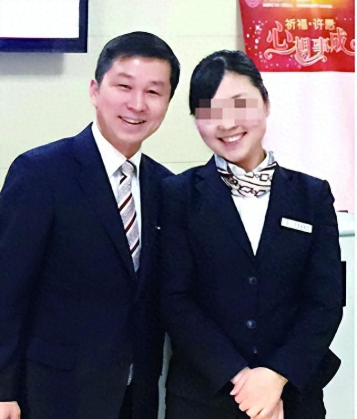 回顾：江苏银行行长辞掉“铁饭碗”创业，51岁成外卖员，现在过得怎样？