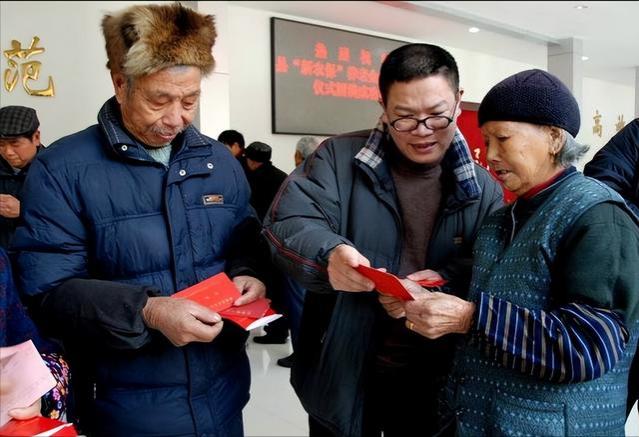 养老金调整补发结束！两个变化引发退休人员不满，怎么回事？