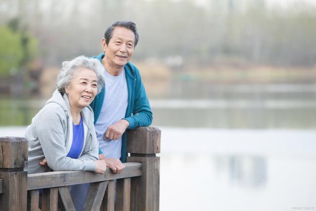 退休后，拉开人与人之间差距的，不是子女，而是这三张底牌