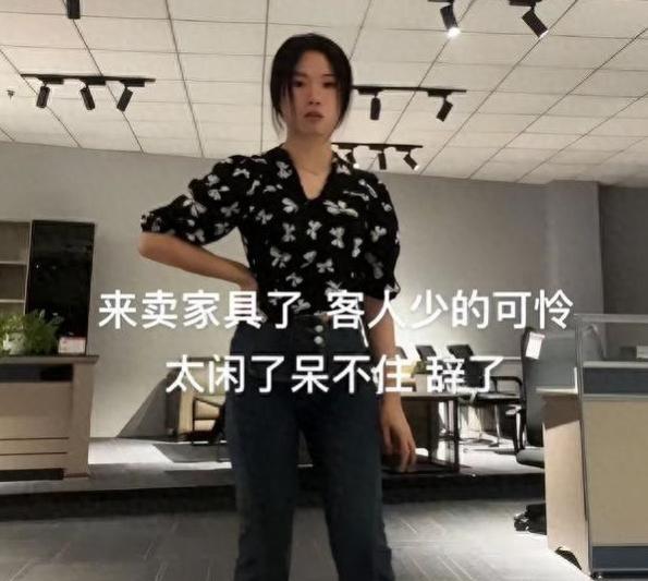 00后大学生晒求职经历，“干啥啥不行”，看后笑出鹅叫