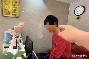 云南一男子2点酒店退房，保洁没到时间敲2次门，他和老板吵起来了