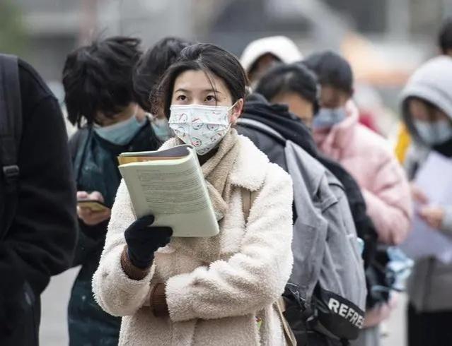 “考研”和“考编”同时上岸，选择哪个更有出路？大学生回答一致