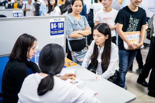 就业才知道，“校招”和“社招”有这么大差别，很多学生后悔了