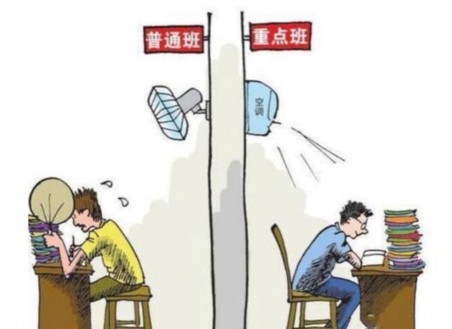 家长讽刺：重点班变味，教学都是学校领导，一个班级全是人情世故