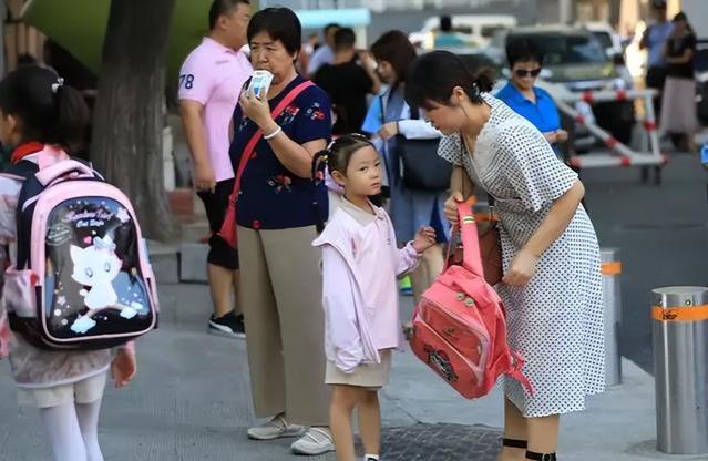 大多数企业退休的女人生活状态基本如此，看看你中了几条？