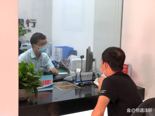 房贷利率下调，提前还清房贷是蠢吗？银行经理：不少人给银行打工