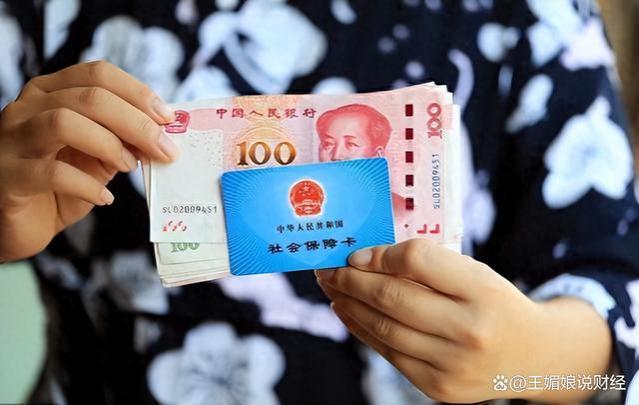 退休工资从8000多？狂掉到4000元？退休老师声称心里很不是滋味