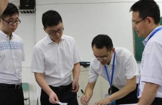 薪资不增反降？网传云南中小学教师集体降薪，公务员惊慌失措