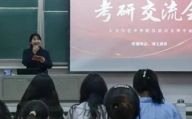 “当初怎么想的”女生抱怨专业考编考研进退两难，张雪峰：自找的