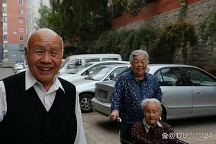 74岁老人哭诉：退休金4500的我，跟儿子养老后，10块快餐也吃不起