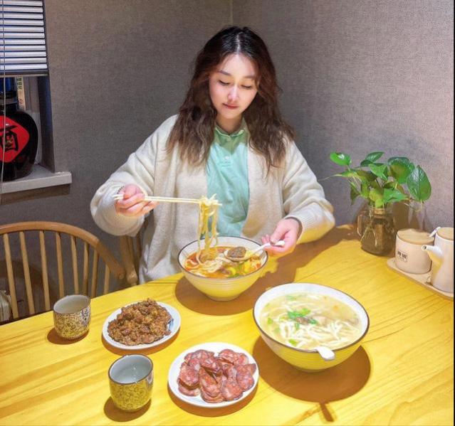 餐饮老板：今年啥情况，这生意太不稳定，有一天居然只入账十几块