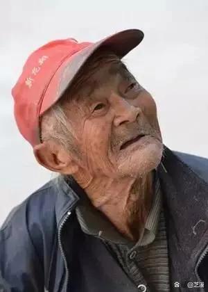 68岁老人哭诉：我退休金7000，有3套房，却想快点离开这个世界