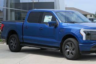 福特解雇了 700 名生产 F-150 Lightning 电动皮卡的员工