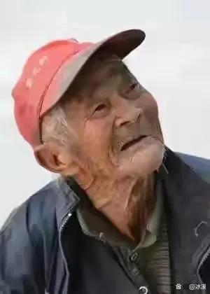 68岁老人哭诉：我退休金9800，却在2023年的第一天就想离开