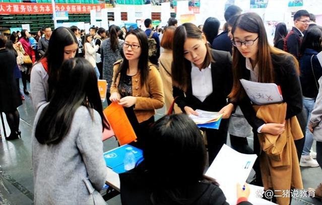 新“铁饭碗”扩招，缓解毕业生就业压力，六险二金为适合女性报考