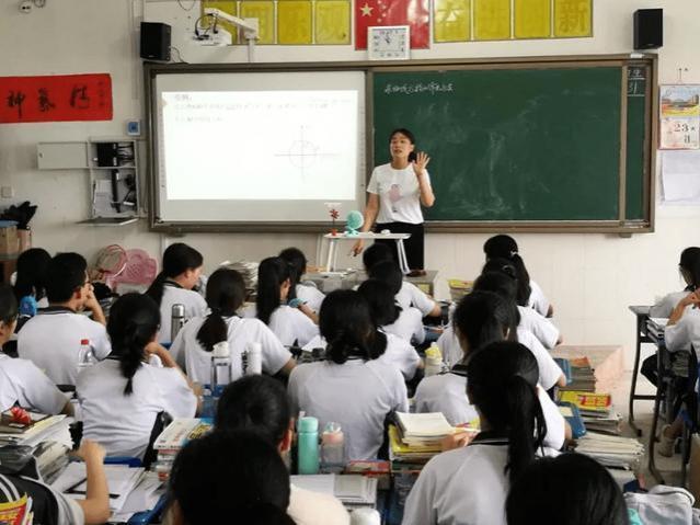2023年各地教师工资大比拼，北京收入高居第一，有你的城市吗？
