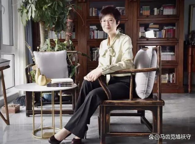 李铁妻子张泉灵未经他同意，就私自辞职央视，去上海会见80后二混子