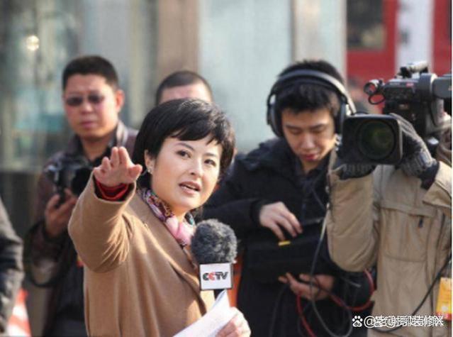 嫁给45岁李铁后，张泉灵从央视离职，把147万转给二混子赚1.2亿