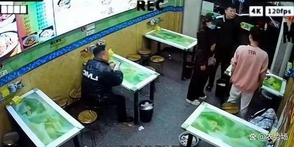 馄饨店老板关门：打人事件曝光，警方介入调查