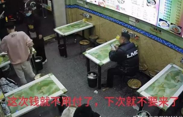 禁止加料馄饨馆打人事件，官方出手调查，店铺关闭，老板被带走