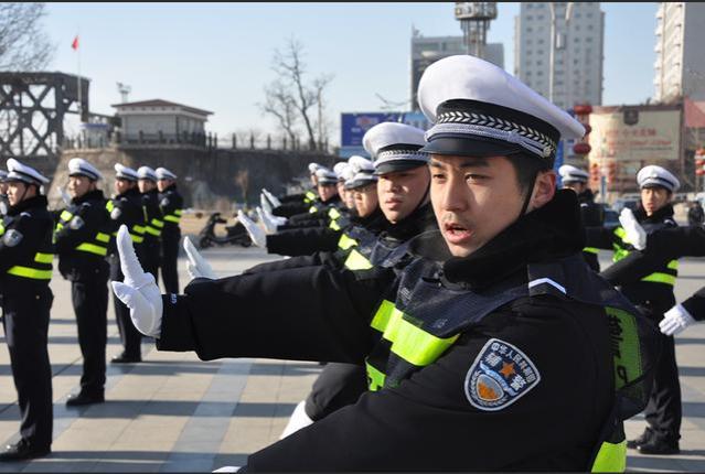 工作多年却选择撤退，辅警离职率高涨，原因不仅仅是薪资问题