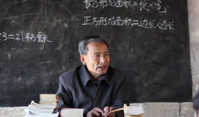 教师请病假25年没工作，编制被取消后状告学校，要求补发90万工资