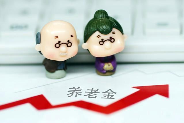 弟弟骂我：你每月有8300退休金，为什么不能多拿1000给妈？