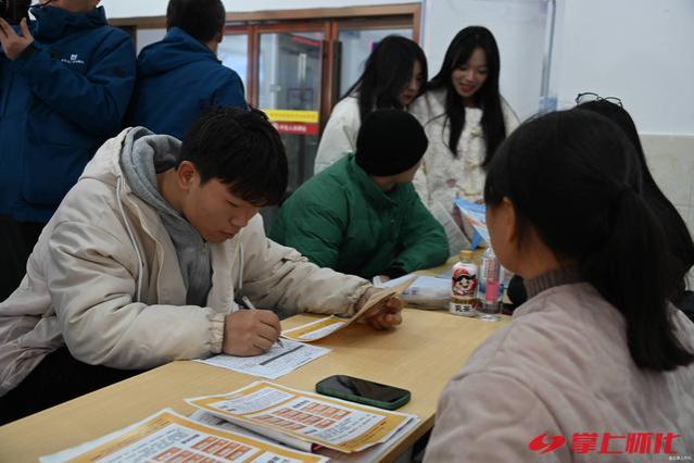 民生现场｜陆港“职”播间走进怀化人社驿站职院站 助力达成就业意向150余人