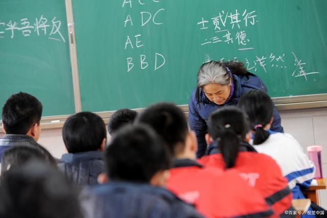 女教师延迟退休，59岁了还在一线教学，成绩突出，校领导并不嫌弃