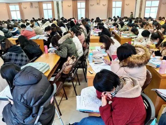 学生因“交过社保”无法考编，保护好身份更有优势