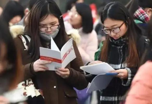 铁饭碗“幸福感”排名流出，教师第四引发热议，公务员无缘第一