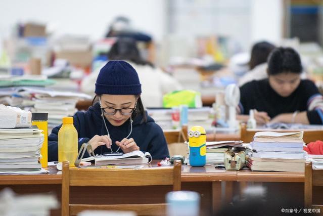 考研与考公务员，并行不悖的选择之路，很多人却面临两难