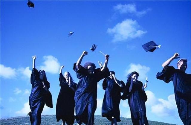 “就业陷阱”：潜伏着风险的四大大学专业，家长需引起警觉！