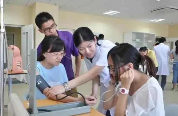 这些医学专业比临床更“受欢迎”，而且学习难度小，薪资待遇好